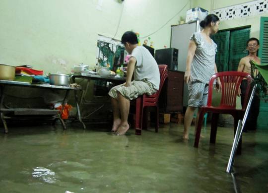 [-]TP[-]HCM[-]tiếp[-]tục[-]ngập[-]nặng,[-]kẹt[-]xe[-]khắp[-]nơi